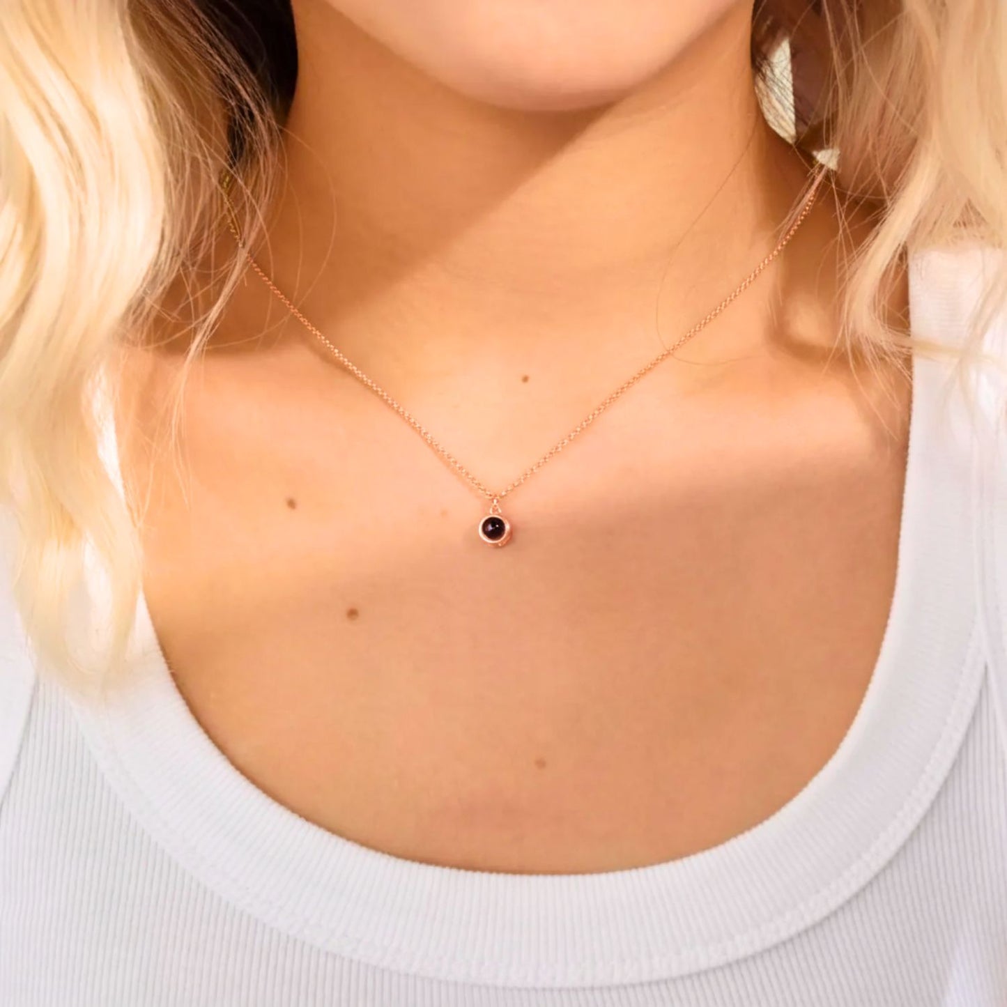 Collar de Proyección con Dije Circular