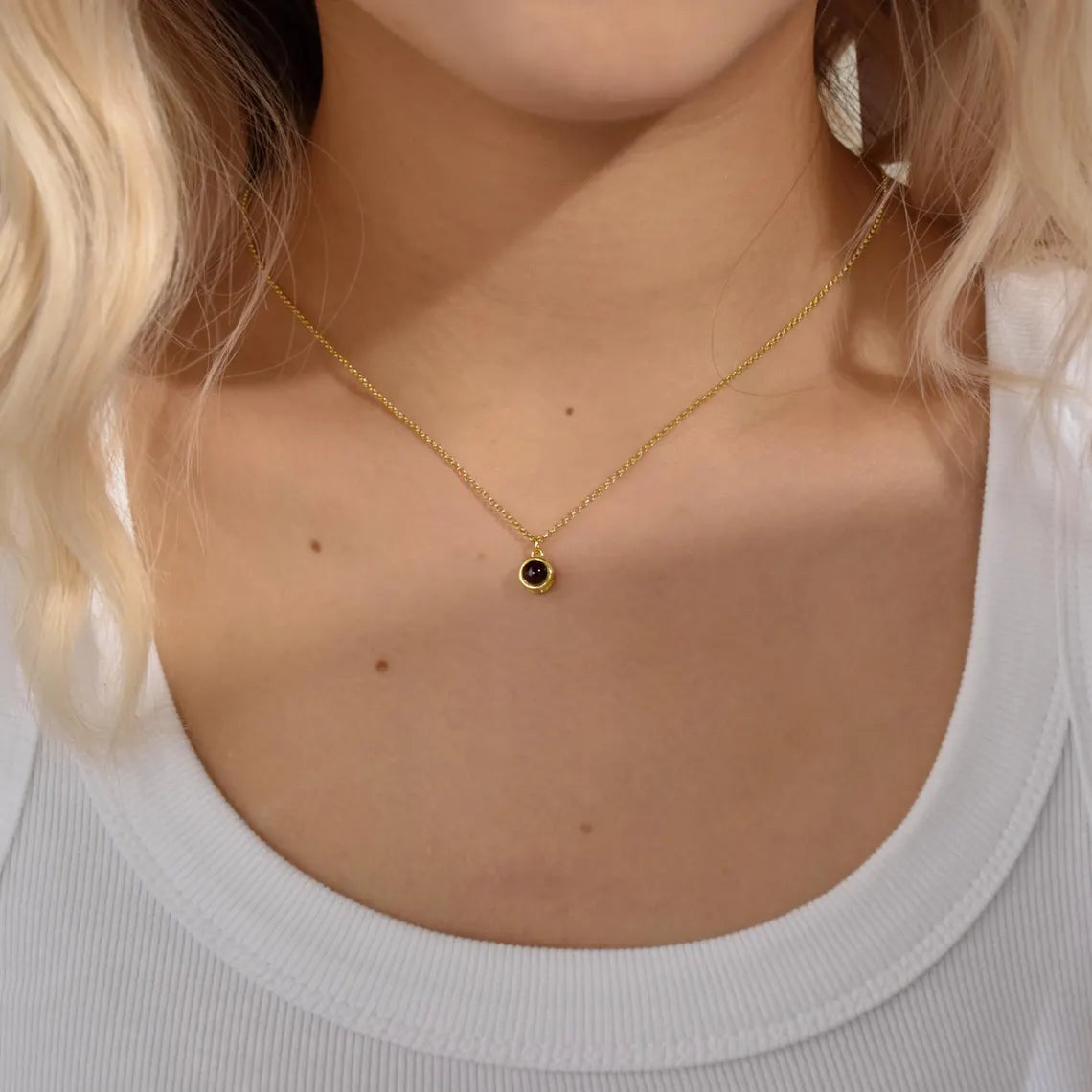 files/Projection_Photo_necklace_Custom_Bracelet_Gold.webp