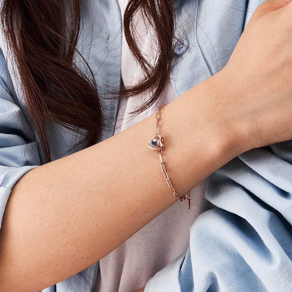 Brazalete de Proyección con Dije de Corazón