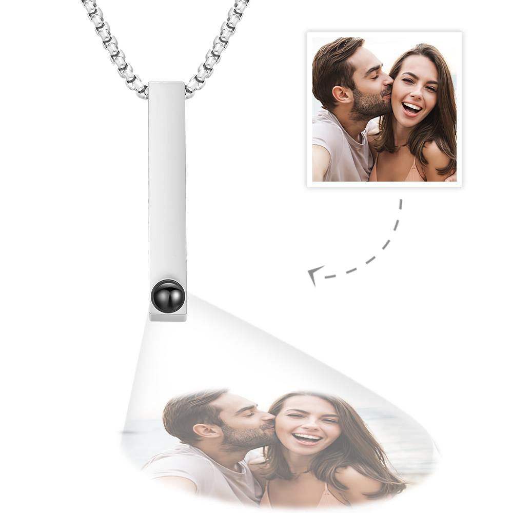 Collar de Proyección con Dije de Barra