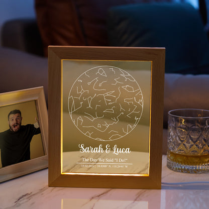 Lámpara con Mapa Estelar Personalizado y Marco de Madera