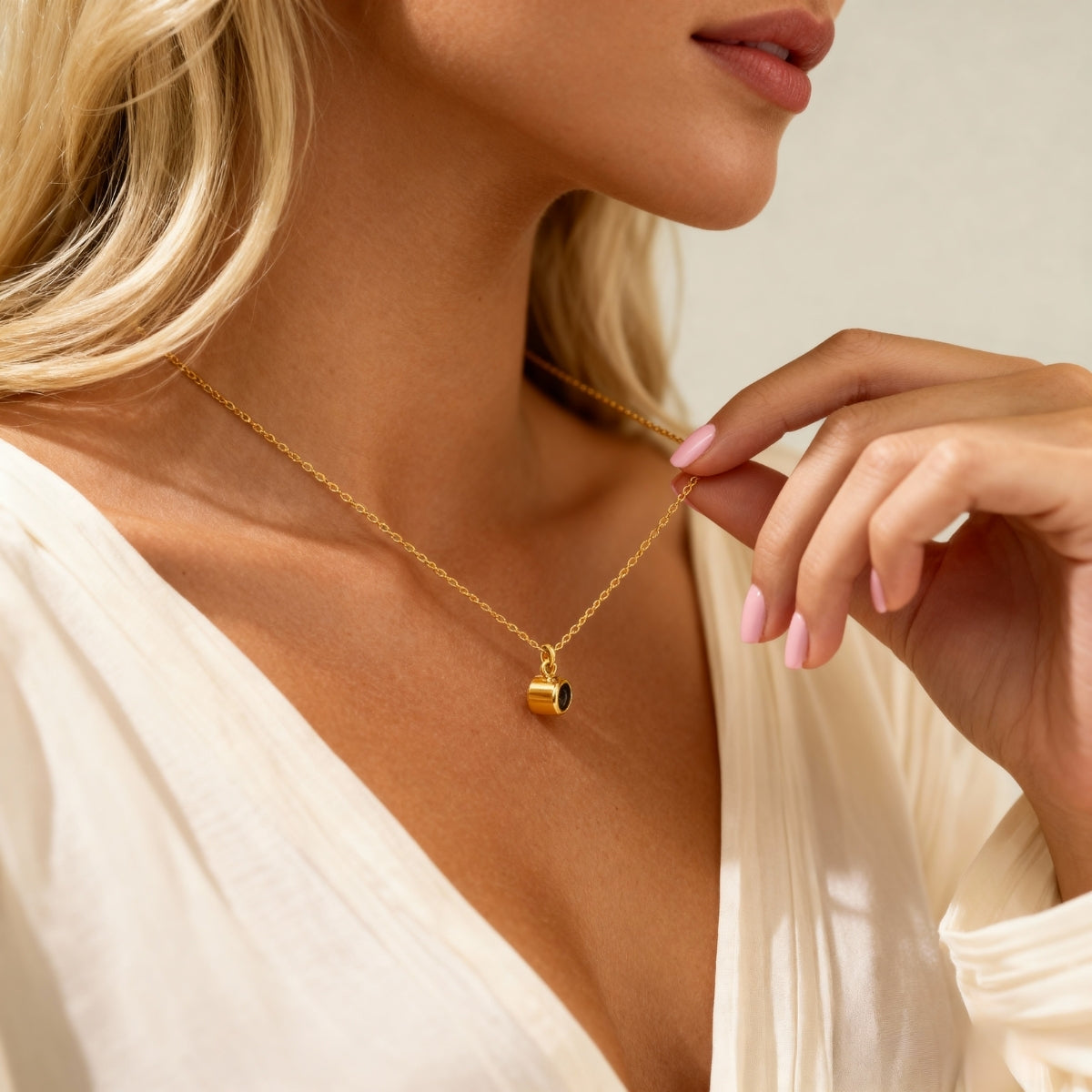 Collar de Proyección con Dije Circular