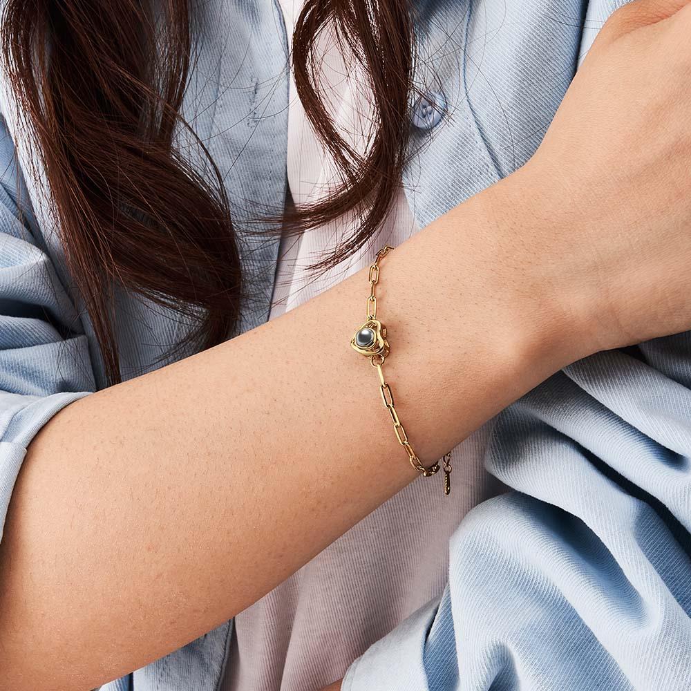 Brazalete de Proyección con Dije de Corazón